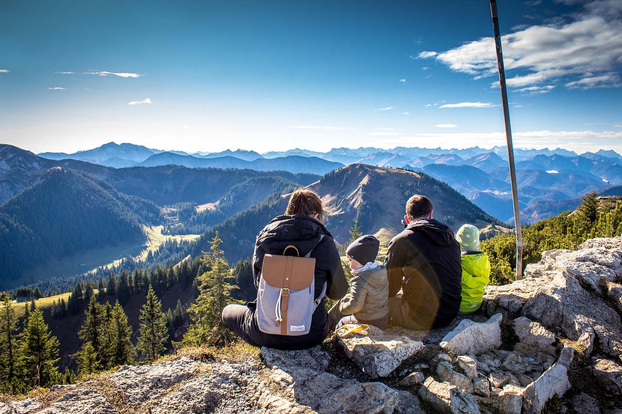 Comment choisir le guide de voyage idéal pour des vacances en famille ?