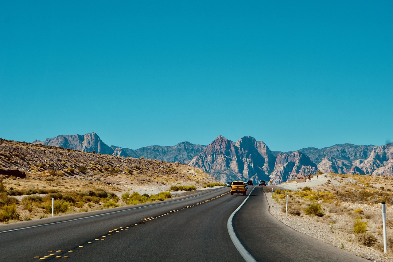 découvrez l'aventure ultime avec notre guide complet sur le road trip ! explorez des paysages à couper le souffle, vivez des expériences inoubliables et apprenez tous les essentiels pour planifier votre escapade parfaite sur la route.