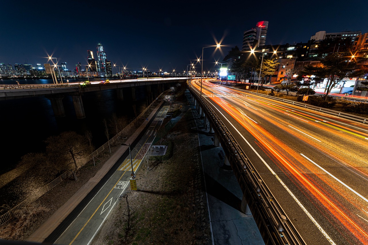 découvrez le tourisme nocturne : une aventure captivante qui vous plonge dans l'atmosphère magique des villes illuminées. explorez des activités uniques, des lieux emblématiques animés la nuit et laissez-vous séduire par des expériences inoubliables sous les étoiles.