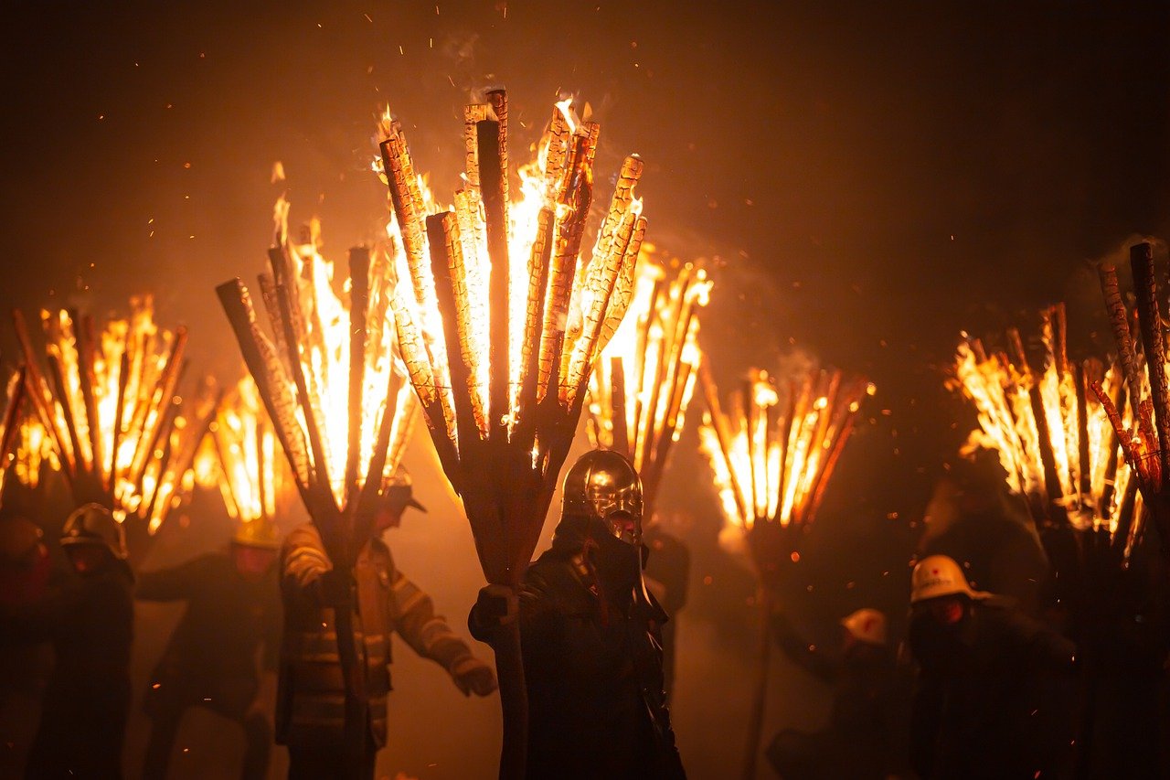 découvrez l'univers fascinant des traditions à travers le monde. explorez les coutumes, rituels et célébrations qui unissent les cultures et transmettent des valeurs d'une génération à l'autre. plongez dans l'histoire et la richesse des traditions qui façonnent notre identité.