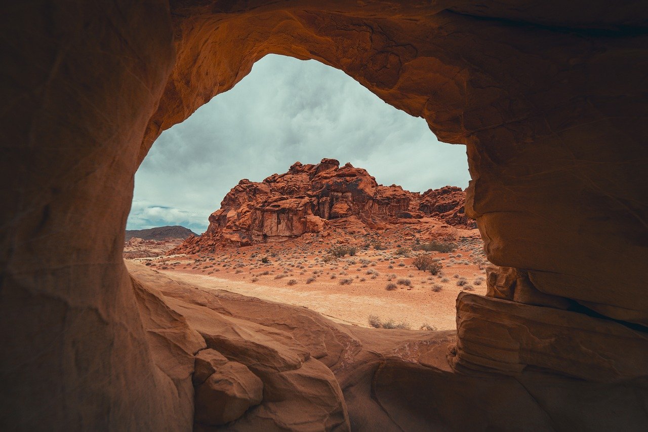 découvrez l'univers fascinant des caves, ces espaces secrets où le vin s'affine et se bonifie avec le temps. explorez les différentes types de caves, leurs caractéristiques et leur importance dans la culture viticole. apprenez comment aménager votre propre cave pour conserver vos bouteilles dans les meilleures conditions.