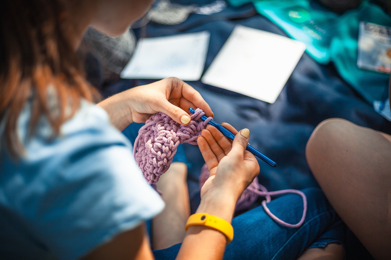 découvrez nos ateliers de création artisanale où vous pourrez exprimer votre créativité, apprendre de nouvelles techniques et fabriquer des objets uniques dans une ambiance conviviale et inspirante.