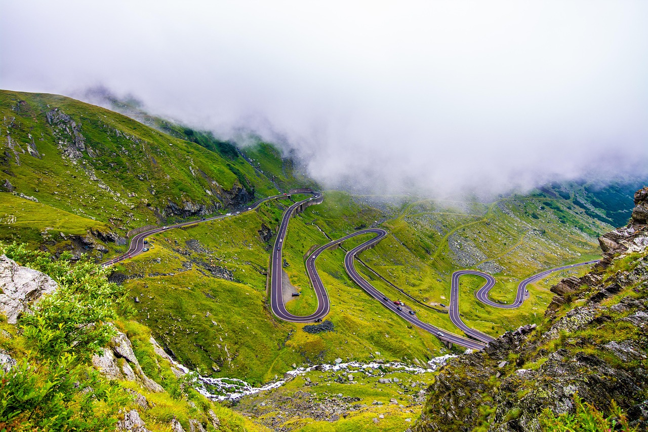 Les plus belles routes panoramiques pour un road trip aventureux