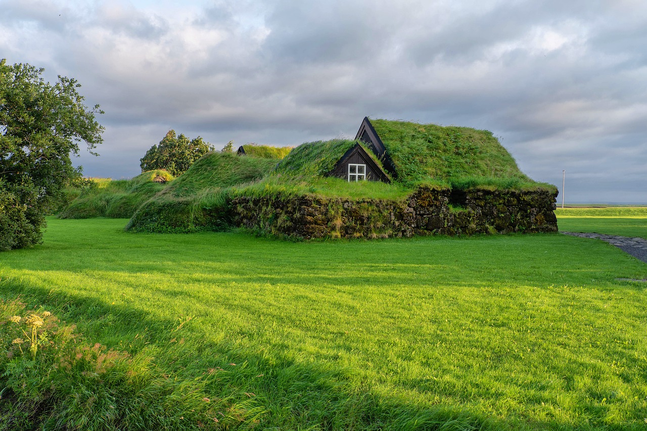 découvrez les villages traditionnels, véritables témoins du patrimoine culturel, où l'authenticité et le charme des modes de vie d'antan se conjuguent avec des paysages enchanteurs. plongez dans l'histoire et les traditions locales, tout en savourant la gastronomie typique et l'accueil chaleureux des habitants.