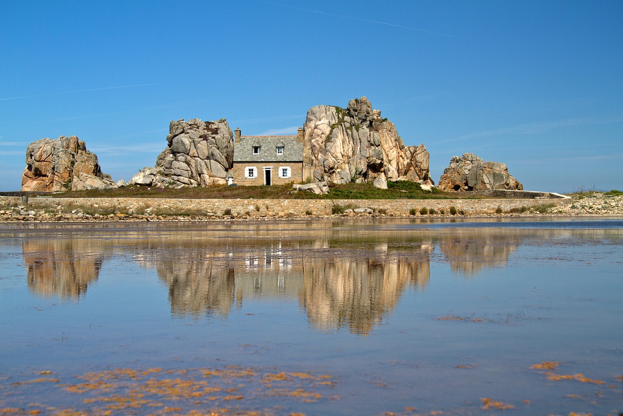 découvrez la bretagne, une région enchanteresse de france, célèbre pour ses paysages côtiers époustouflants, sa riche culture celtique, sa gastronomie savoureuse et ses charmants villages. plongez dans l'histoire et la beauté naturelle de cette destination incontournable.