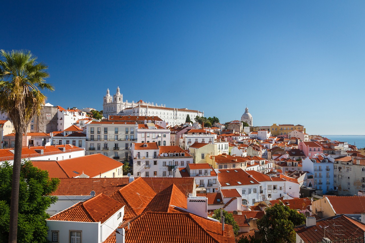 découvrez le portugal, un pays aux paysages époustouflants, à la riche histoire et à la culture vibrante. explorez ses charmantes villes, savourez sa délicieuse gastronomie et vivez des expériences inoubliables au cœur de l'europe. parfait pour les amateurs de plages, de nature et de traditions.