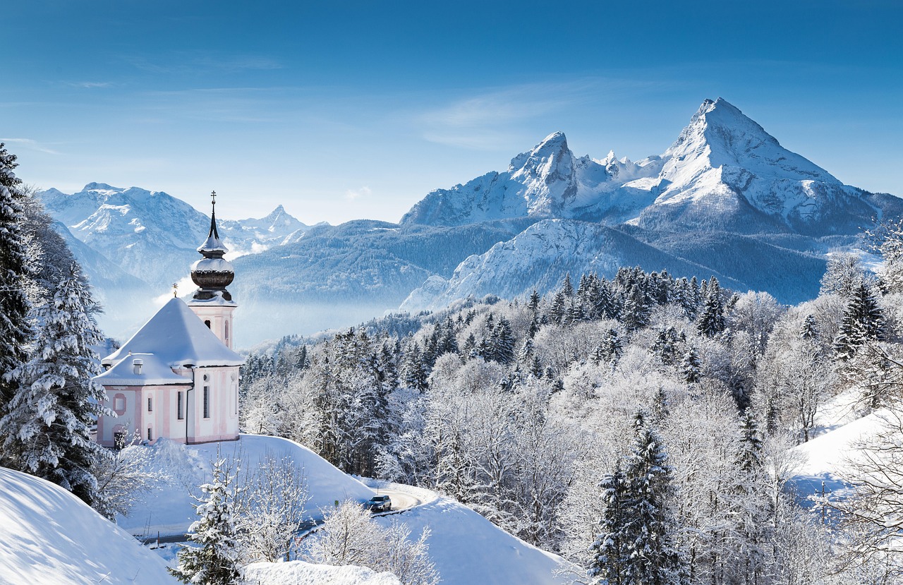 découvrez les merveilles du tourisme hivernal : des paysages enneigés à couper le souffle, des activités de ski palpitantes et des charmants villages de montagne. profitez d'une escapade magique et réactivez votre esprit aventurier cet hiver !