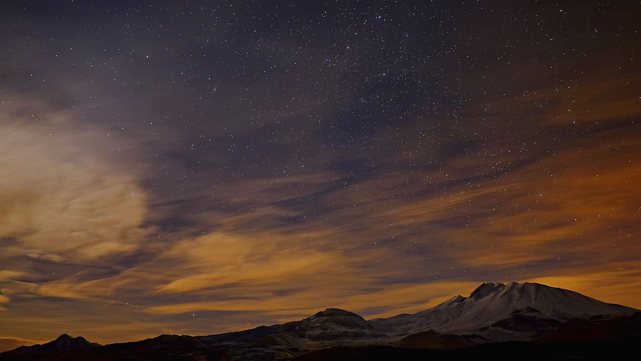 découvrez l'émerveillement de l'observation des étoiles avec notre guide complet sur le stargazing. apprenez à identifier les constellations, les planètes et les phénomènes célestes tout en profitant de moments magiques sous le ciel nocturne.