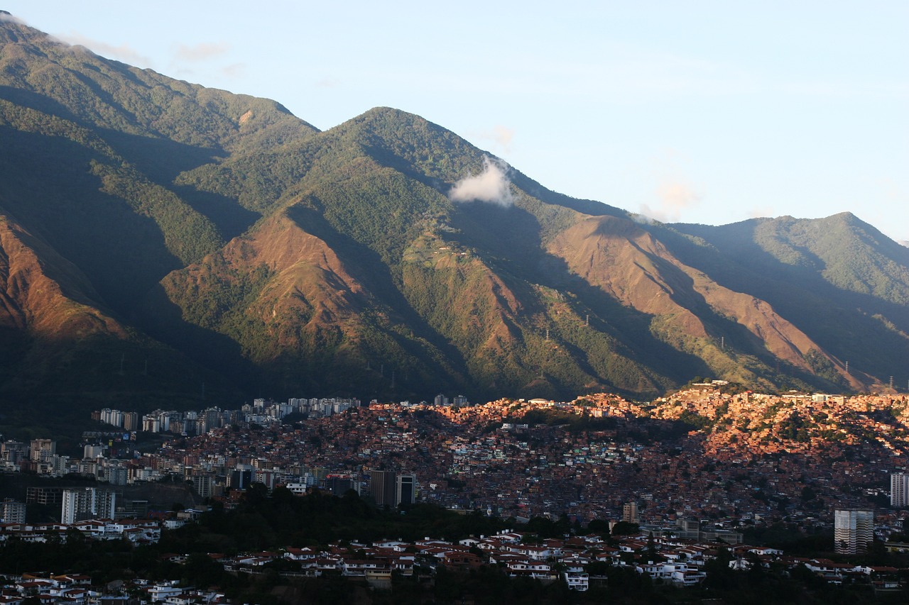 découvrez le venezuela, un pays aux paysages époustouflants, riche en culture et en histoire. explorez ses plages paradisiaques, ses montagnes majestueuses et sa biodiversité incroyable, tout en vous immergeant dans la chaleur de son peuple. un véritable trésor à visiter en amérique du sud.