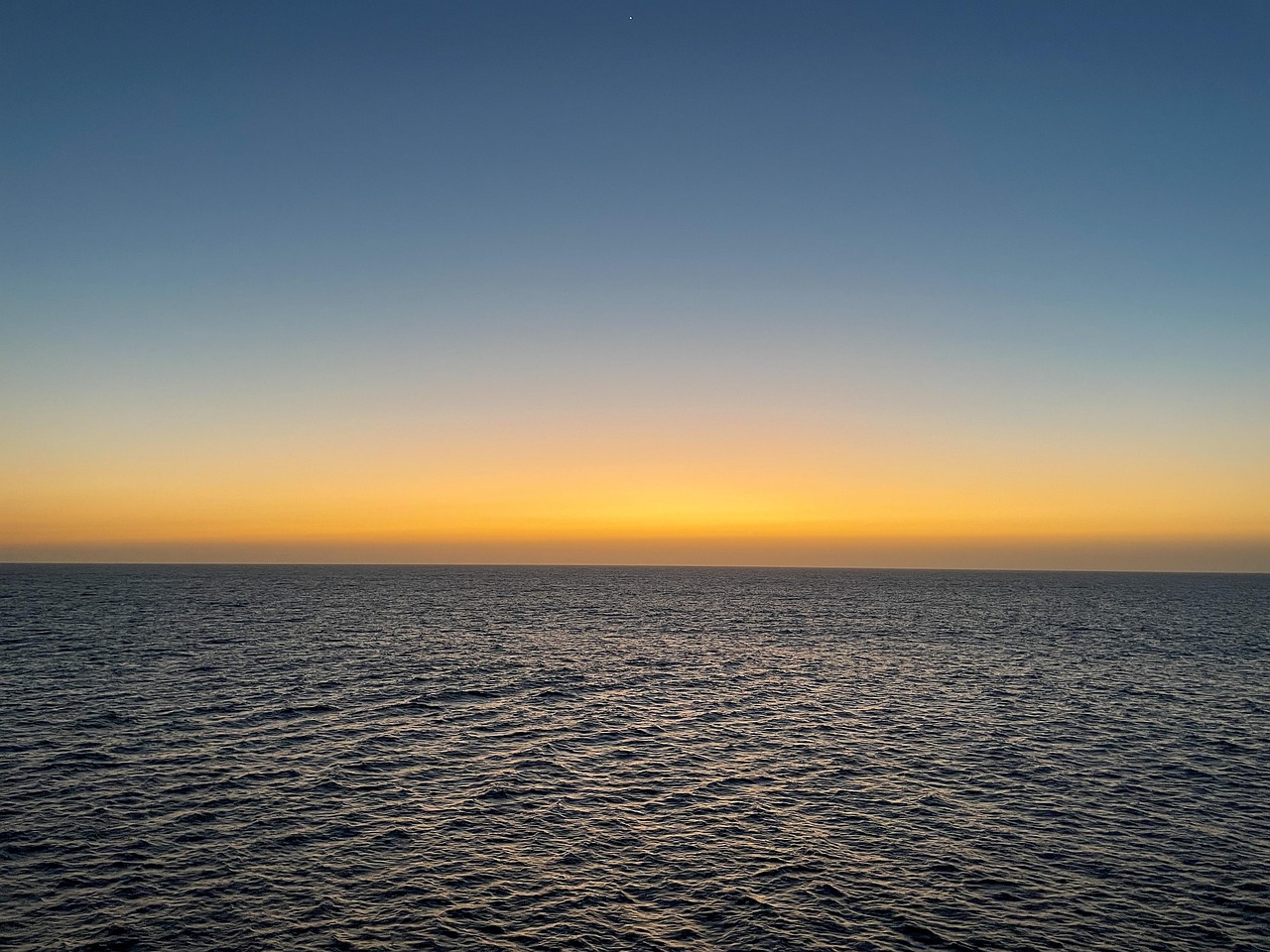 découvrez des croisières inoubliables à travers les mers du monde. profitez de paysages époustouflants, d'activités variées et d'une expérience de détente unique à bord de magnifiques navires. réservez votre croisière dès aujourd'hui et vivez des moments mémorables en haute mer !