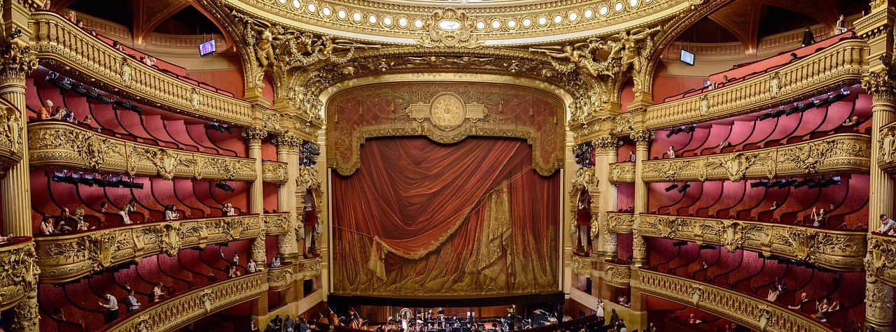 découvrez l'univers captivant du théâtre traditionnel, où l'art de la performance, les récits intemporels et les techniques séculaires se mêlent pour offrir une expérience culturelle unique. plongez dans les différentes formes de spectacles, des classiques aux pièces contemporaines, et explorez l'impact de cette forme d'art sur la société.