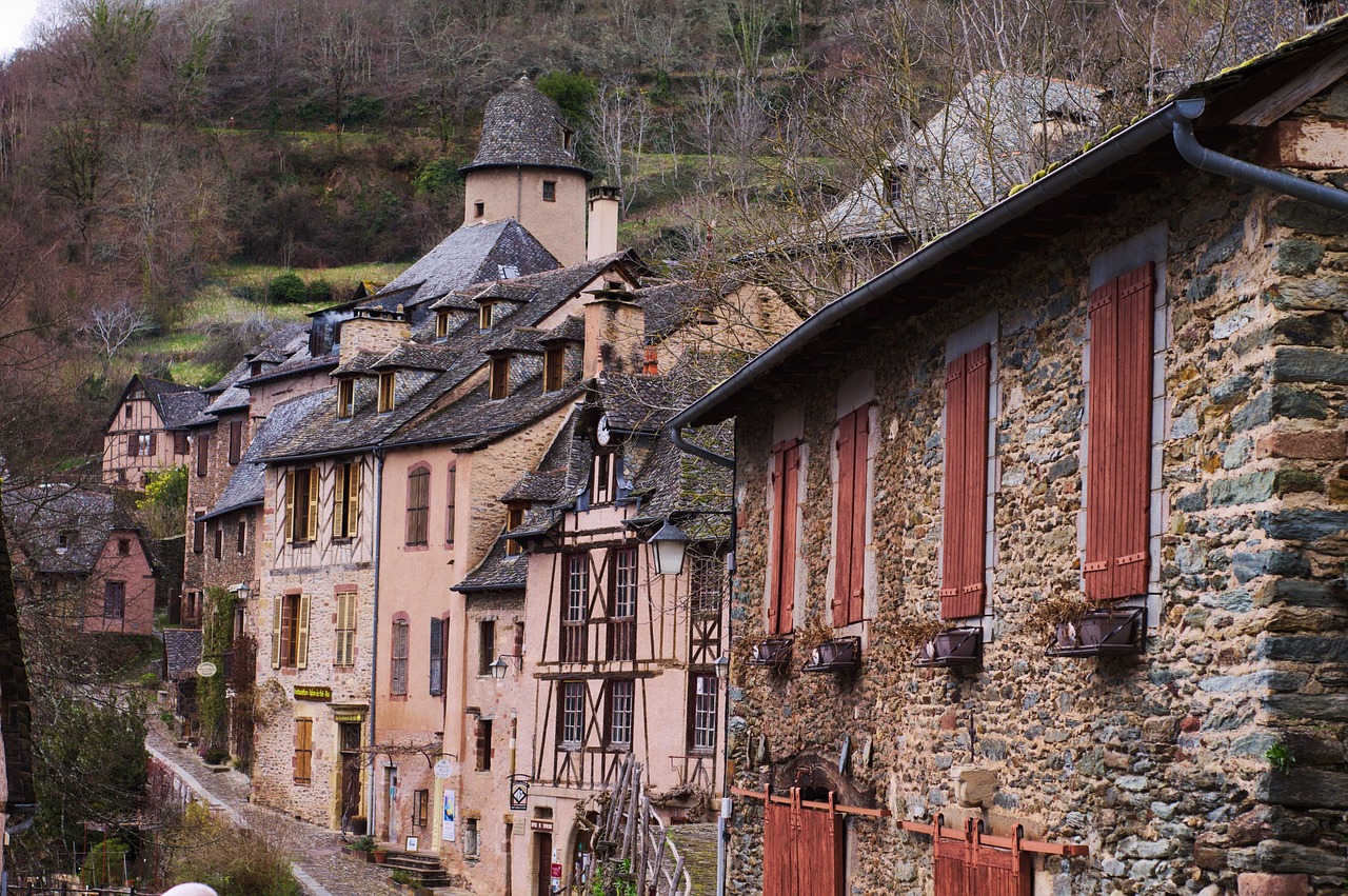 découvrez l'aveyron, une région française riche en paysages pittoresques, patrimoine historique et gastronomie savoureuse. explorez ses villages médiévaux, ses gorges spectaculaires et savourez des plats traditionnels tels que l'aligot et le roquefort.