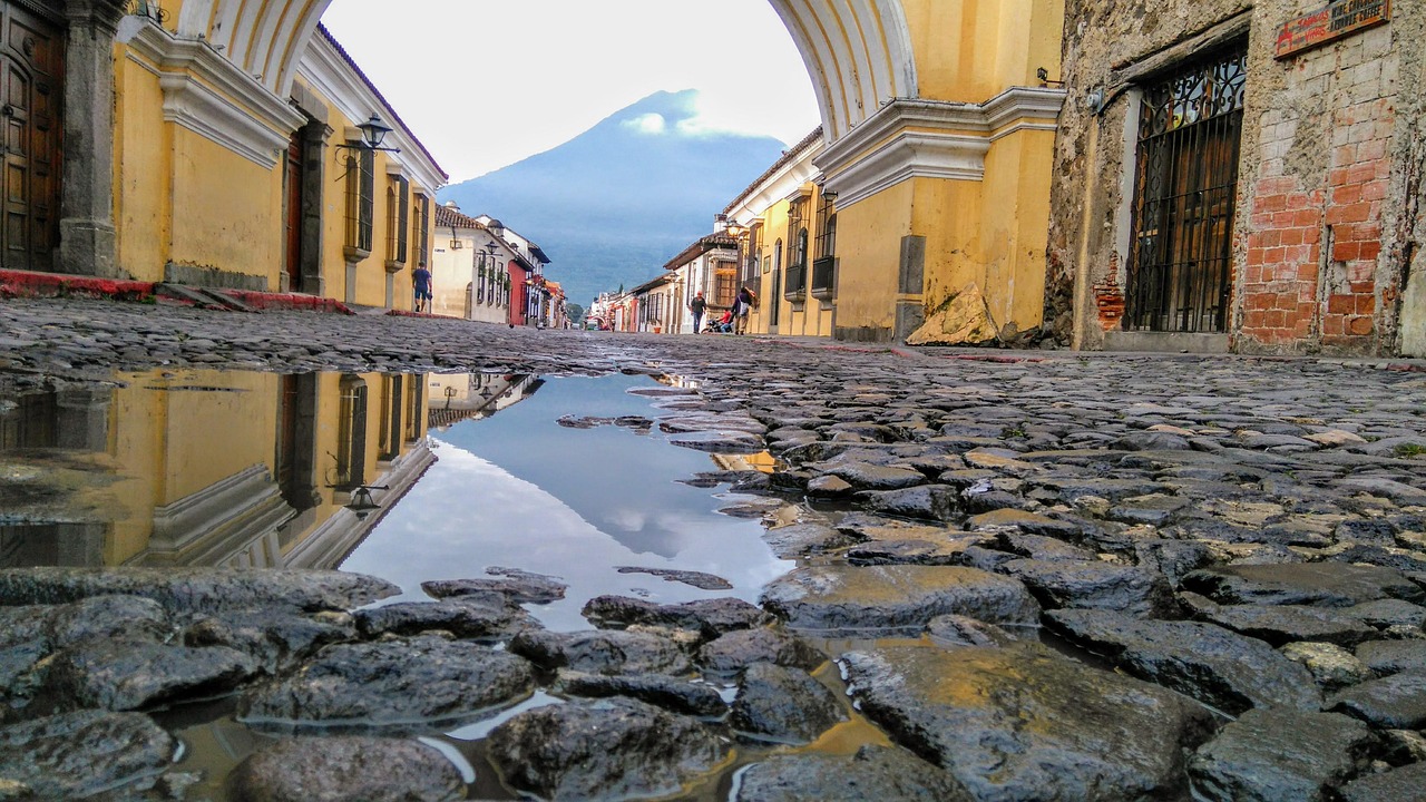 découvrez le guatemala, un pays riche en culture, histoire et paysages à couper le souffle. explorez ses anciennes cités mayas, ses volcans majestueux et sa biodiversité exceptionnelle. un voyage inoubliable vous attend au cœur de l'amérique centrale.